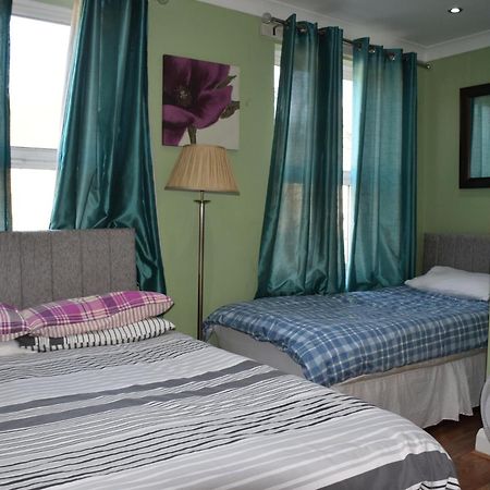 Three Bedroom House Lancaster Road 런던 외부 사진