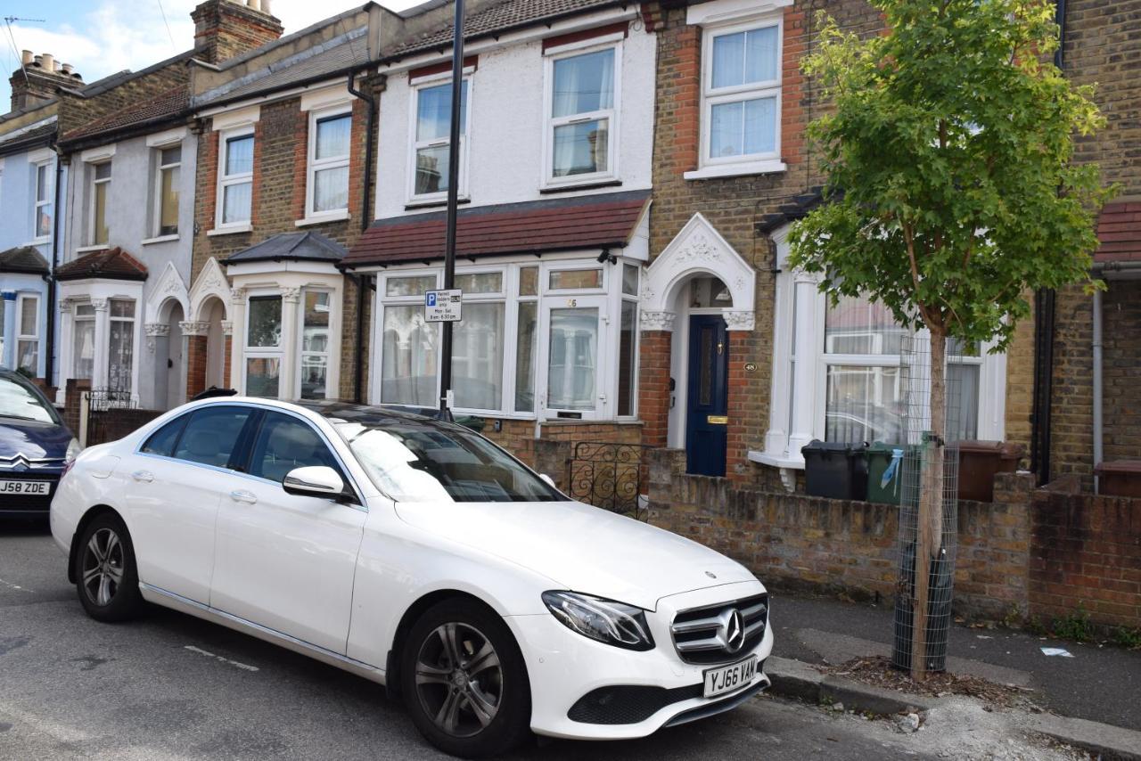 Three Bedroom House Lancaster Road 런던 외부 사진