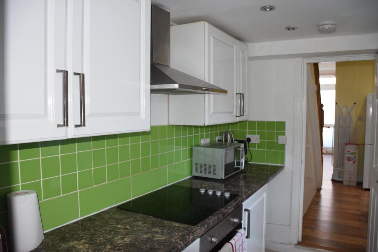 Three Bedroom House Lancaster Road 런던 외부 사진