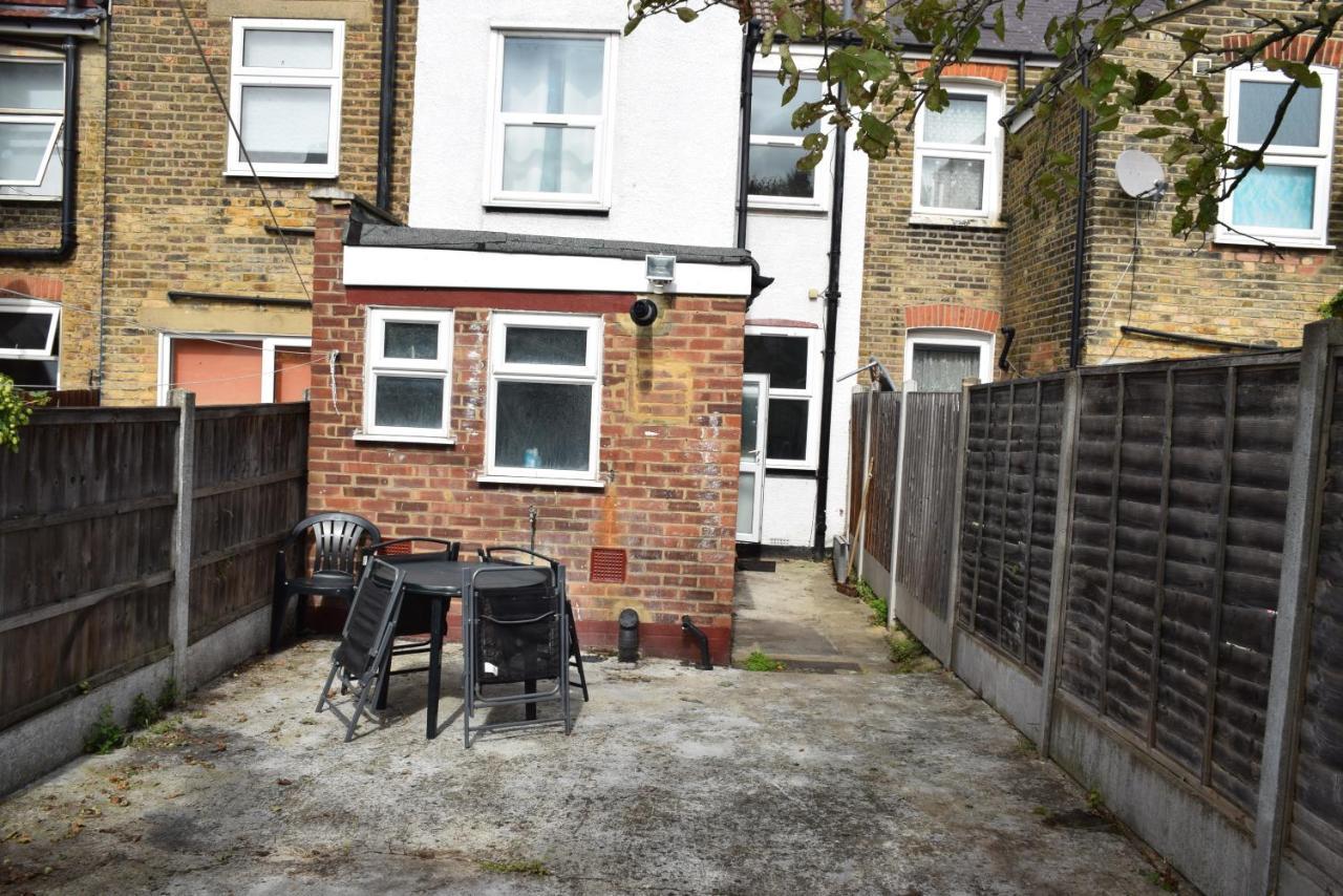 Three Bedroom House Lancaster Road 런던 외부 사진