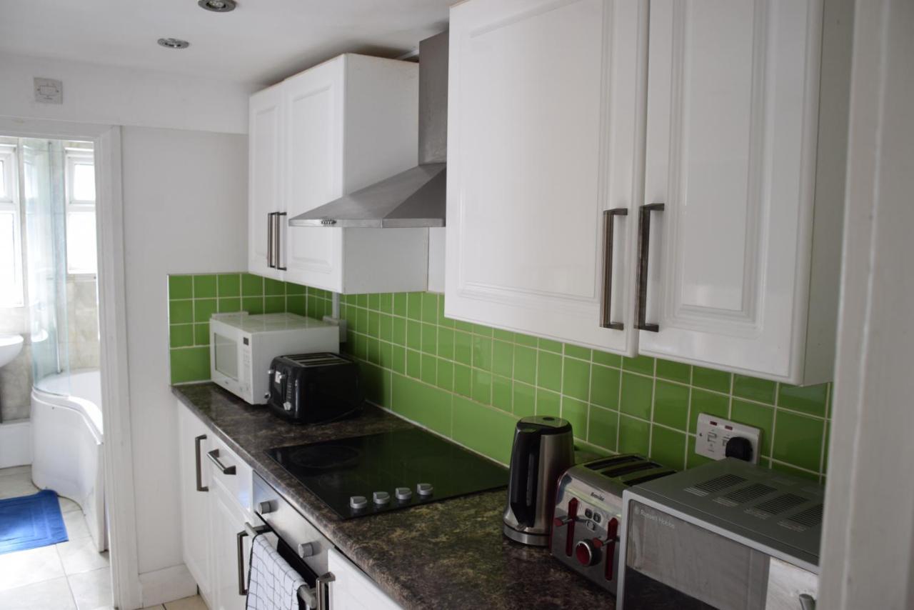 Three Bedroom House Lancaster Road 런던 외부 사진