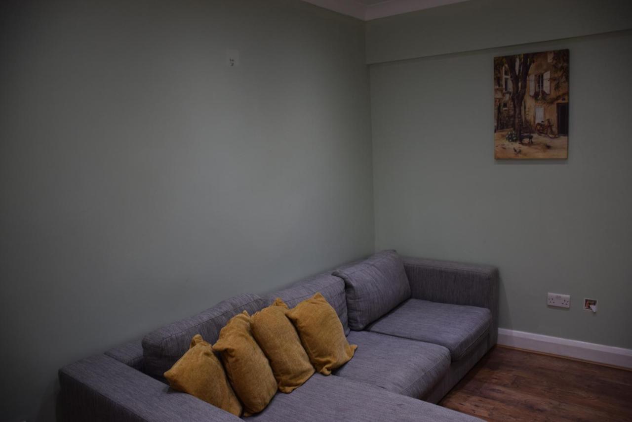 Three Bedroom House Lancaster Road 런던 외부 사진