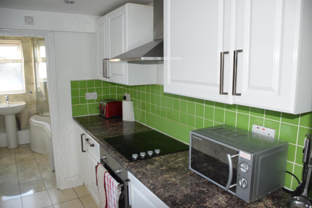 Three Bedroom House Lancaster Road 런던 외부 사진