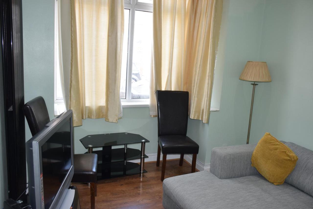 Three Bedroom House Lancaster Road 런던 외부 사진