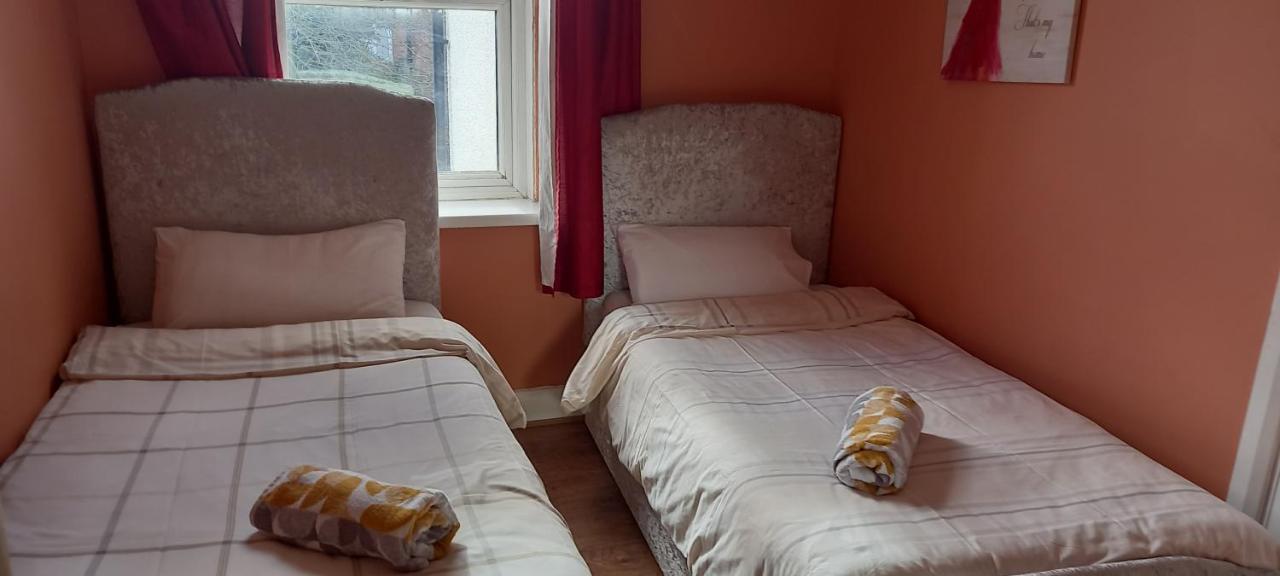 Three Bedroom House Lancaster Road 런던 외부 사진