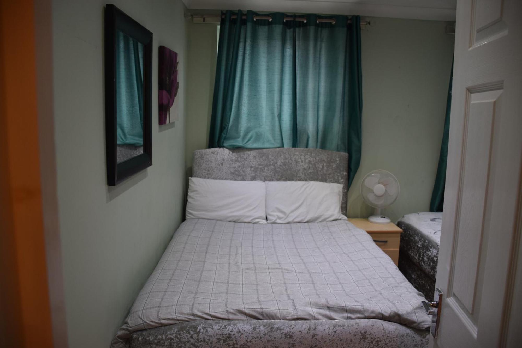 Three Bedroom House Lancaster Road 런던 외부 사진