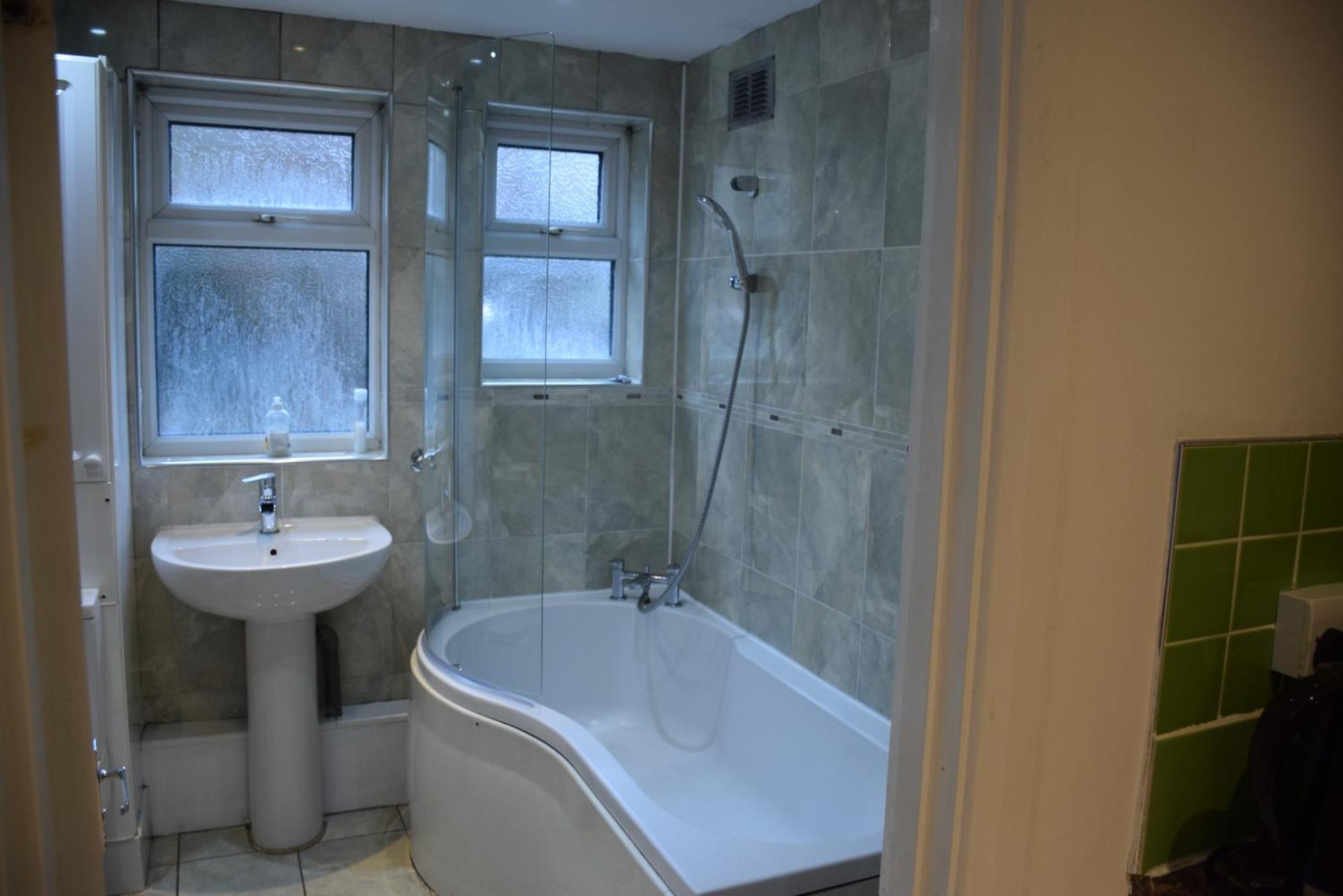 Three Bedroom House Lancaster Road 런던 외부 사진