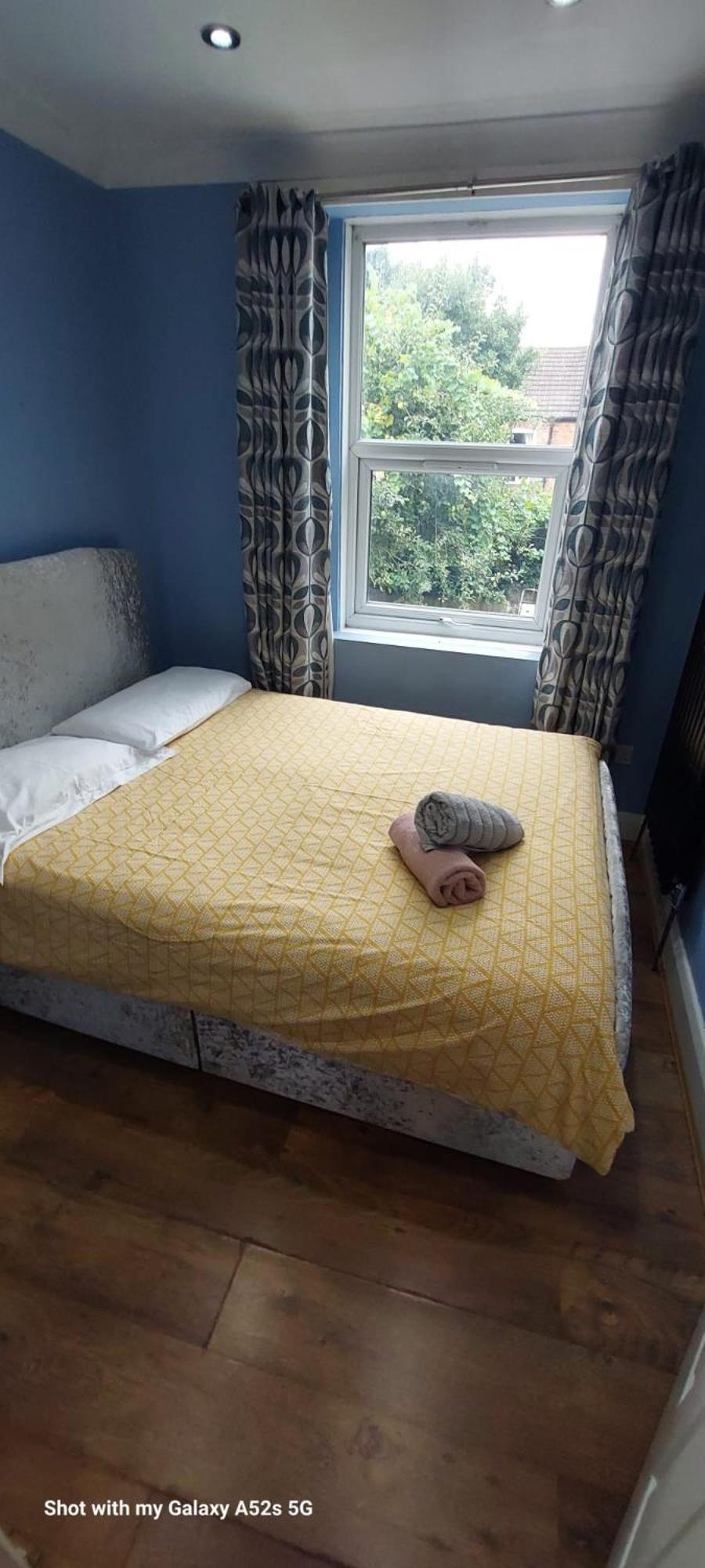 Three Bedroom House Lancaster Road 런던 외부 사진